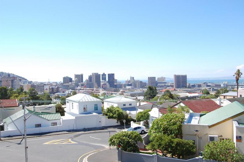 To Let 2 Bedroom Property for Rent in Vredehoek Western Cape